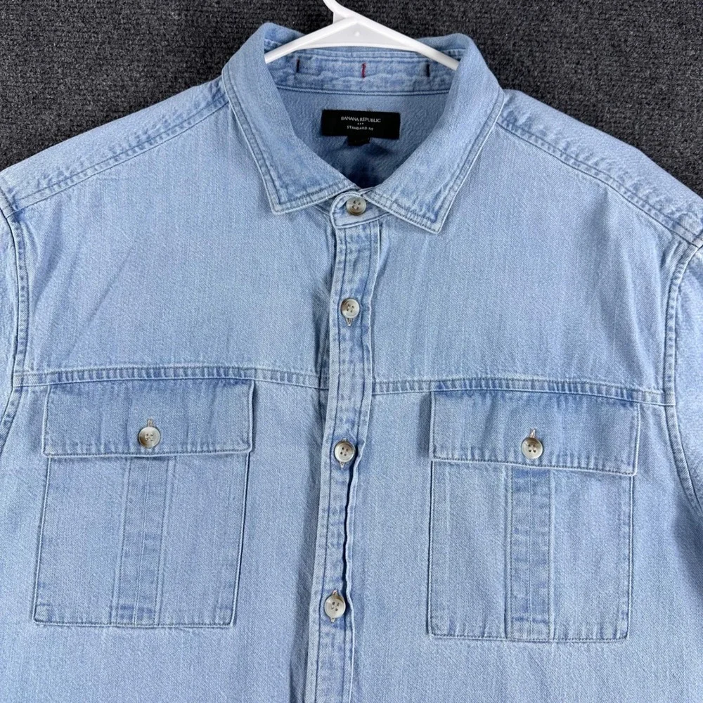 Banana Republic Mens XL Denim Shirt Short Sleeve Light Wash Blue Standard Fit